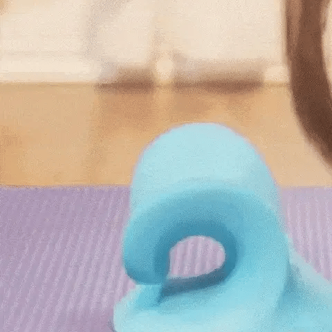 Posture-correcting neck pillow with built-in cervical traction